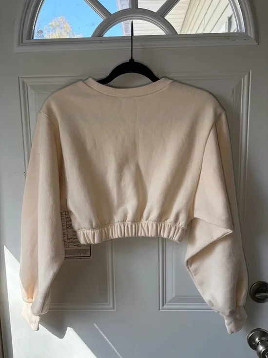 Zenana Cream Cropped Elastic Hem Sweatshirt 🍦 - Picture 2 of 4